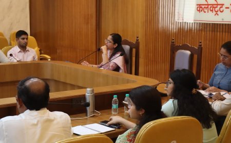 Hardoi: सीएम डैशबोर्ड की खराब प्रगति पर सख्त हुईं सीडीओ नेहा व्याडबाल, विभागों को रैंकिंग सुधारने के दिए निर्देश।