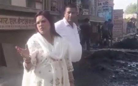 Hathras : बारिश से पहले नाला सफाई का काम तेज, पालिकाध्यक्ष श्वेता चौधरी ने व्यवस्थाओं का लिया जायजा