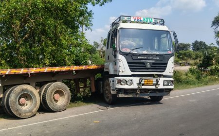 Sitapur: ट्रक, ट्रेलर और कार की टक्कर में कार चालक की मौत, दो घायल।