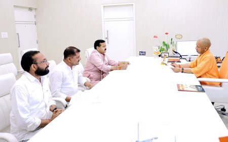 Hardoi : मुख्यमंत्री योगी आदित्यनाथ से मिले सांडी विधायक प्रभाष कुमार, विधानसभा क्षेत्र के विकास के लिए रखीं पांच बड़ी मांगें
