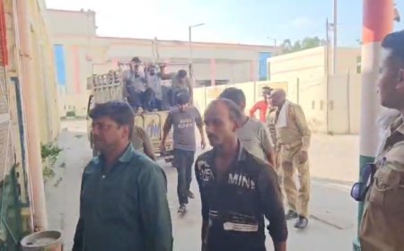 Sambhal : गंगा में अवैध खनन पर प्रशासन का बड़ा प्रहार, 11 लाख जुर्माना; 13 वाहन सीज, 27 लोग गिरफ्तार