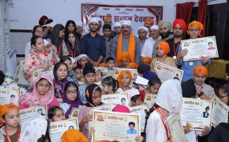 Deoband : मेधावी छात्र-छात्राओं के सम्मान समारोह में पहुंचे मंत्री प्रदीप बतरा और विधायक राजीव गुंबर, पंजाबी समाज ने सौ होनहारों को बांटे पदक
