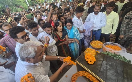 Sitapur : जम्मू-कश्मीर में कर्तव्य निभाते हुए नैमिषारण्य का लाल वीरगति को प्राप्त, पैतृक गाँव में सैन्य सम्मान के साथ हुआ अंतिम संस्कार