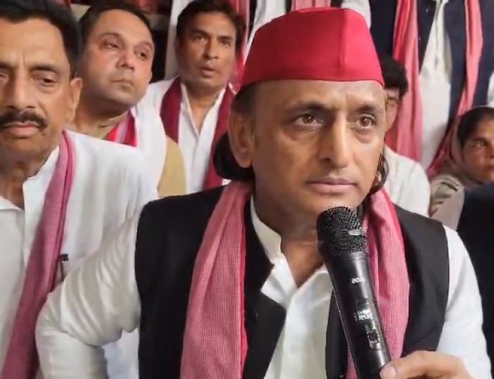 Hardoi : शिल्पी हत्याकांड के बाद शोक संतप्त परिवार से मिले अखिलेश यादव, भाई ने जताई इंसाफ की आस