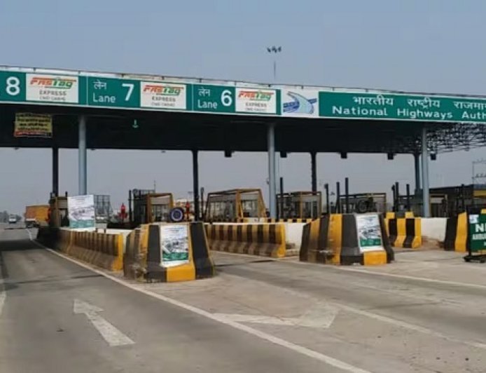 सूरत के चोर्यासी टोल पर एमएलएफएफ तकनीक का सफल आगाज; न बूम बैरियर की रुकावट, न लंबी लाइन का झंझट, सीधे खाते से कटेगा पैसा। 