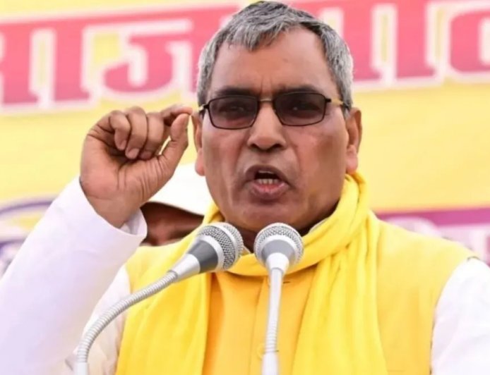 मऊ कोर्ट की बड़ी कार्रवाई: उत्तर प्रदेश के कैबिनेट मंत्री ओम प्रकाश राजभर के खिलाफ गैर-जमानती वारंट जारी।