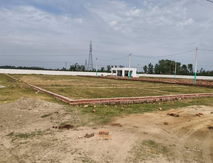 Hapur: गढ़मुक्तेश्वर में अवैध कॉलोनियों का जाल: भूमाफिया सक्रिय, प्रशासन पर उठे सवाल। 