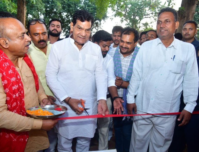 Lucknow : किसानों की खुशहाली के लिए सरकार ने मऊ में शुरू किए नए गेहूं खरीद केंद्र
