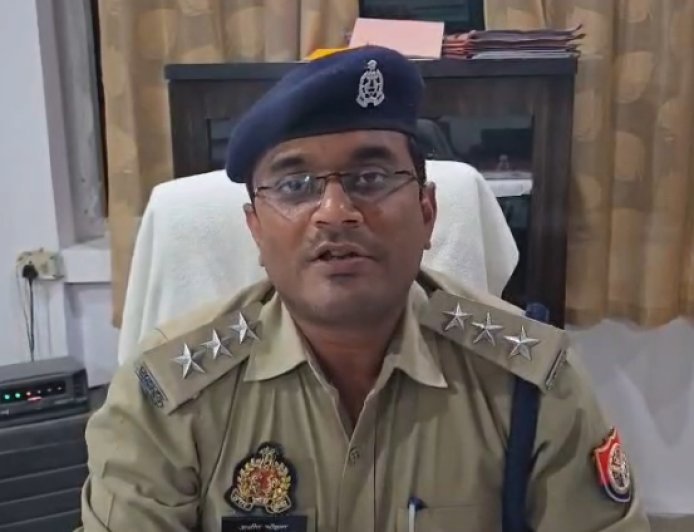 Hardoi : हरदोई में दो बाइकों की टक्कर में एक युवक की मौत, महिला घायल