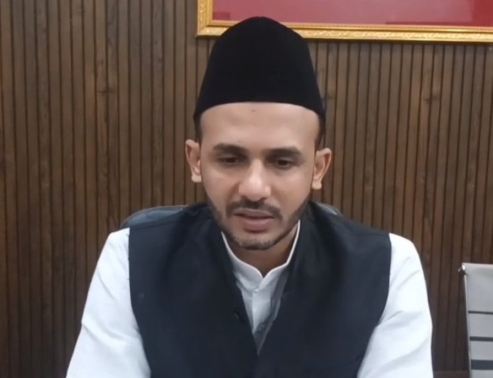 Sambhal: सार्वजनिक ज़मीन पर नमाज़ पर हाई कोर्ट सख्त, बर्क बोले- असहमति का हक, सुप्रीम कोर्ट का रास्ता खुला। 