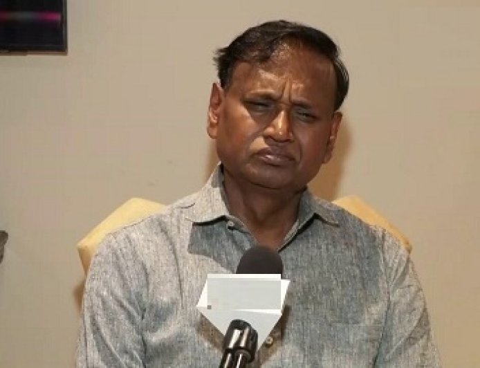 पश्चिम बंगाल चुनाव में हिंसा पर कांग्रेस का कड़ा प्रहार: उदित राज ने चुनावी प्रक्रिया की शुचिता पर उठाए गंभीर सवाल।