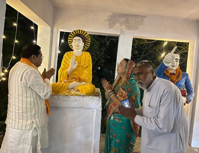 Hardoi: बुद्ध पूर्णिमा पर हरदोई में सजा भव्य बुद्ध-अम्बेडकर मेला, सामाजिक समरसता का दिया संदेश।