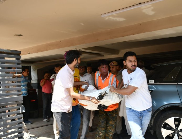 दिल्ली के विवेक विहार में एसी ब्लास्ट के बाद मौत का तांडव, आग की लपटों में झुलसकर 9 लोगों ने तोड़ा दम