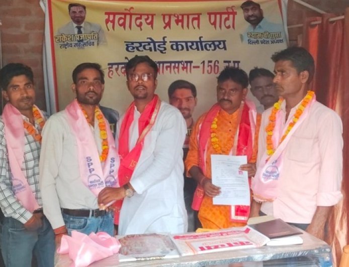 Hardoi: हरदोई में सर्वोदय प्रभात पार्टी का संगठन विस्तार तेज, किशन अग्निहोत्री बने जिलाध्यक्ष। 