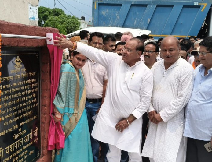 बाजपुर विधानसभा के अंतर्गत कुंडेश्वरी क्षेत्र में 5 करोड़ 14 लाख रुपए की लागत से मार्गो का शिलान्यास।