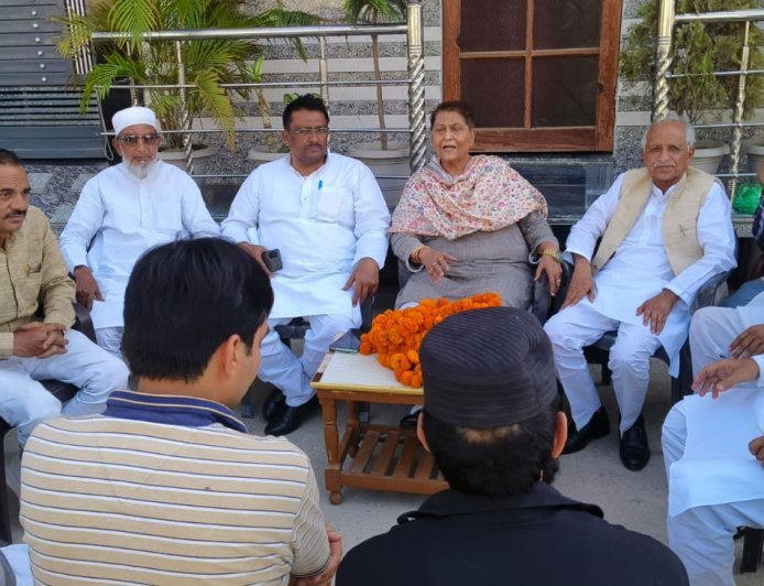 देवबन्द में पूर्व विधायक शशिबाला पुंडीर का जोरदार स्वागत, स्मार्ट कॉलोनी में कराया विद्युतीकरण।