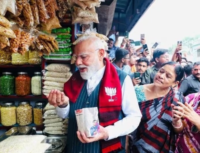 झारग्राम में 'झालमुड़ी' का असर: मोदी के मुरीद हुए मतदाता, भाजपा प्रत्याशी 11,000 मतों से आगे।