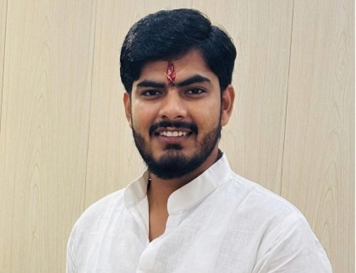 Hardoi: पूर्णकालिक जीवन से लौटे ऋषभ कात्यायन, भाजपा में शामिल होने की अटकलें तेज। 