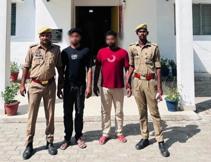 हरदोई में दबंगों पर कार्रवाई: सुरसा पुलिस ने दो आरोपियों को लाठी समेत दबोचा।