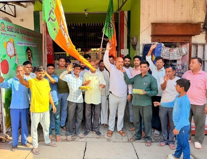 हरदोई में भाजपा की जीत का जश्न, मुकुल सिंह आशा बोले—पश्चिम बंगाल में जनता ने बदला सत्ता का समीकरण। 