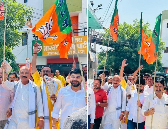 Hardoi: पश्चिम बंगाल समेत तीन राज्यों में जीत पर हरदोई में जश्न, भाजपा जिलाध्यक्ष बोले— ‘विकसित भारत’ के संकल्प की जीत। 