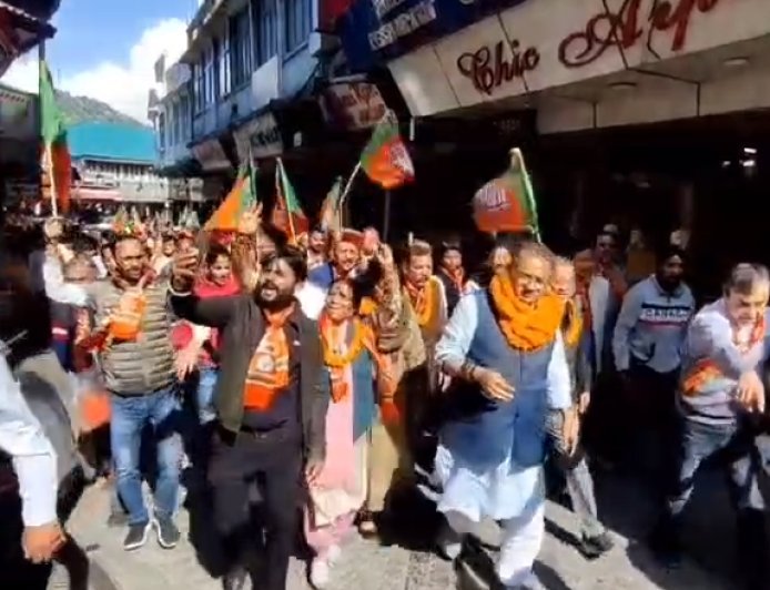 बंगाल-असम में भाजपा की जीत पर मसूरी में जश्न, मंत्री गणेश जोशी बोले— 'मोदी मैजिक बरकरार'।