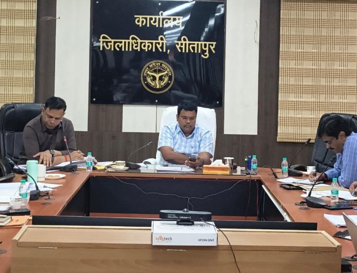 Sitapur: हीट वेव से निपटने को डीएम सख्त, सभी विभागों को दिए कड़े निर्देश—प्याऊ, छाया और पेयजल की व्यापक व्यवस्था के आदेश।