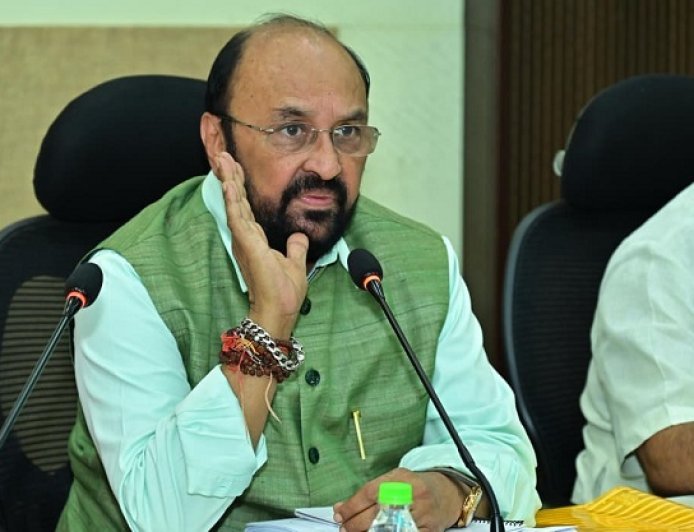 कानपुर में प्रभारी मंत्री योगेंद्र उपाध्याय की विकास एवं कानून व्यवस्था समीक्षा बैठक, दिए कड़े निर्देश।