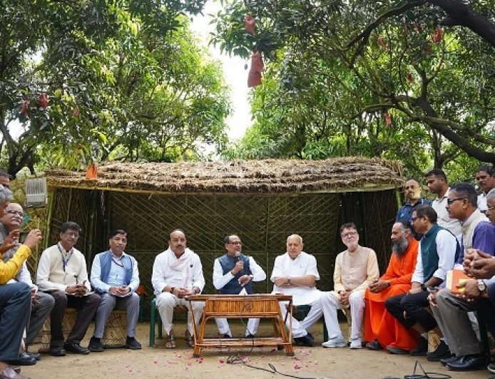 लखनऊ में 'फ्रूट होराइजन 2026' का भव्य आगाज़, शिवराज सिंह चौहान समेत कई मंत्रियों ने बढ़ाया किसानों का उत्साह।