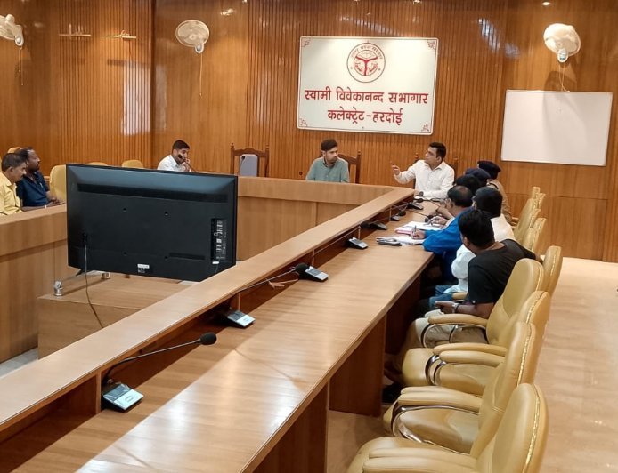 Hardoi : जल जीवन मिशन के कार्यों में लापरवाही पर सख्त हुए जिलाधिकारी, सुधार न होने पर होगी कड़ी कार्रवाई
