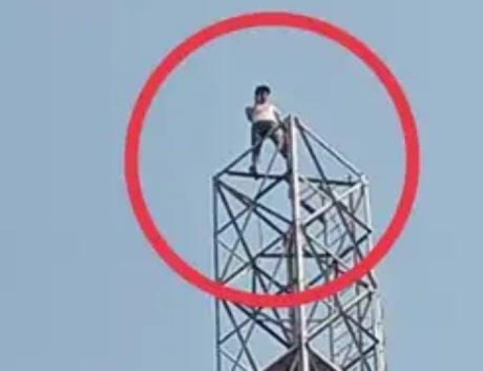 Santkabirnagar : प्रेमिका से विवाह की जिद में मोबाइल टावर पर चढ़ा युवक, घंटों तक चला हाई वोल्टेज ड्रामा