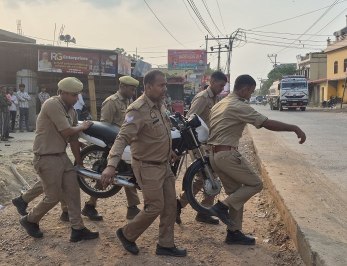 Hapur : हापुड़ के देहरा गांव में महाराणा प्रताप जयंती पर विवाद के बाद पथराव, पुलिस ने संभाला मोर्चा