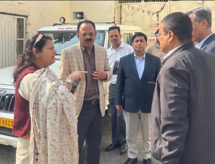 Hapur : हापुड़ में मिलावटखोरों पर विभाग की बड़ी कार्रवाई, 12 मामलों में लगाया 12.80 लाख रुपये का जुर्माना