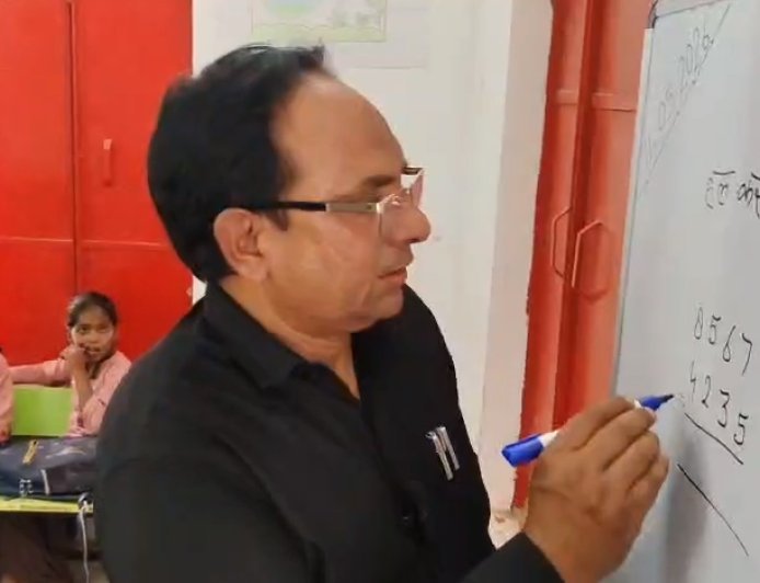 Sambhal : हिजाब-टोपी विवाद में बच्चों के बयान से नया मोड़, छात्रों ने कहा - 'नहीं बनाया गया कोई दबाव'