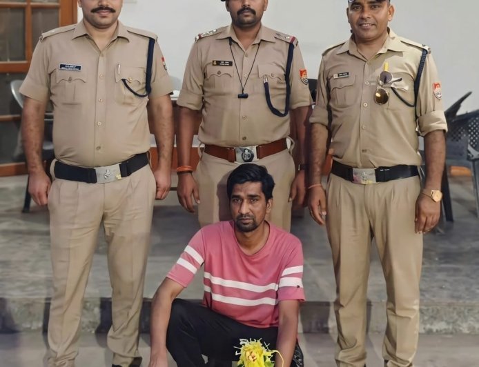 Bajpur : पुलिस ने 25 लीटर अवैध कच्ची शराब के साथ एक युवक को पकड़ा