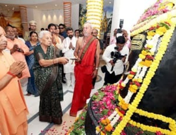 Varanasi : सनातन संस्कृति को पराजित नहीं किया जा सकता- मुख्यमंत्री योगी आदित्यनाथ