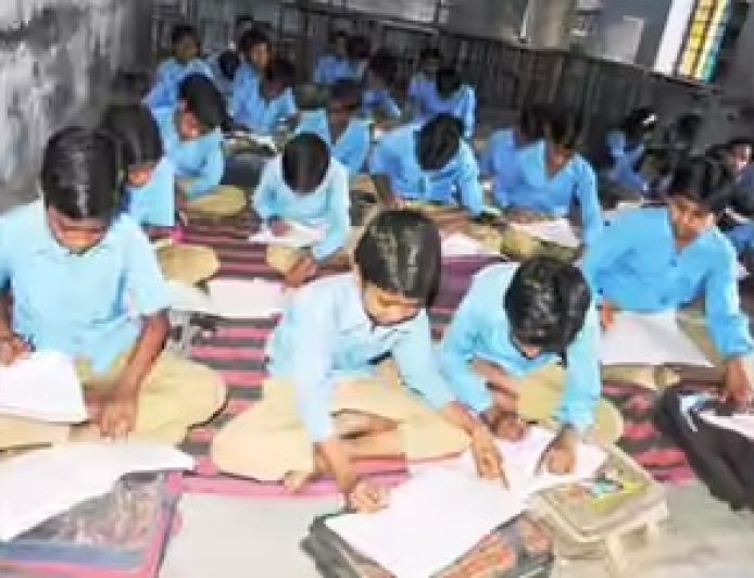 Lucknow : अब स्कूलों में बच्चों को पढ़ाई के साथ मिलेगी भारतीय भाषाओं और सांकेतिक संवाद की सीख