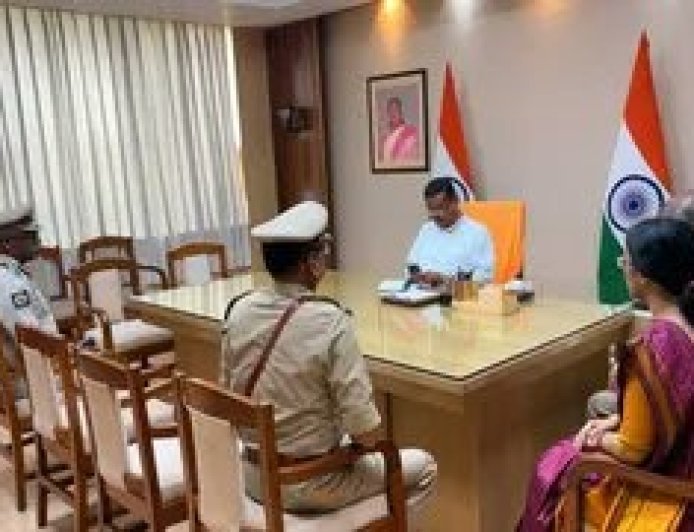 Special : सत्ता के गलियारों में 'भगवा रंग की गूंज', क्या बंगाल में भी लागू होने जा रहा है 'योगी मॉडल'