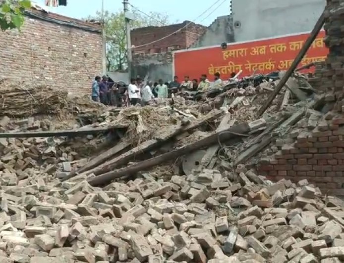 Sambhal : सम्भल में बारूद का कहर: जर्जर मकान में भीषण धमाका, गांव दहला, कई पशु घायल