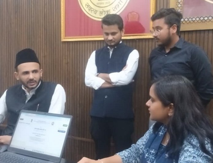 Sambhal: सम्भल में एसडीएम ने सांसद की स्व-गणना कराई, सांसद बर्क ने उठाई जातीय जनगणना की मांग।