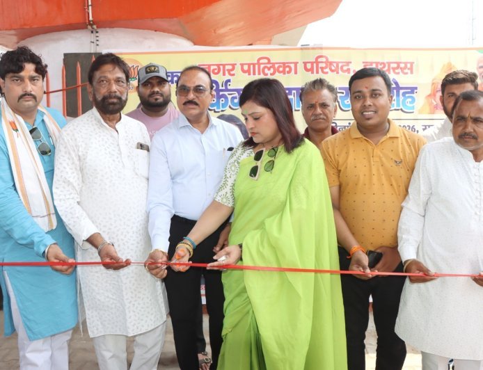 Hathras : तालाब चौराहा पर नई पार्किंग का शुभारंभ, जाम से मिलेगी मुक्ति