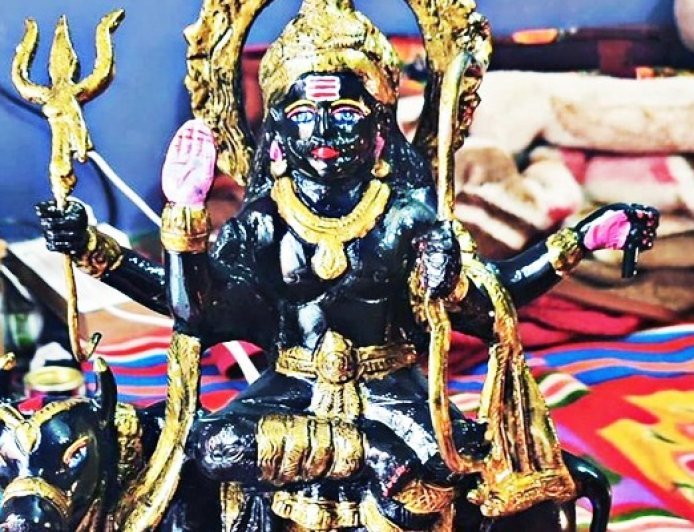महा शनि जयंती के पावन पर्व से ठीक पहले देश की राजधानी में बड़ी कार्रवाई, प्राचीन मंदिर से चोरी हुई भगवान शनिदेव की पवित्र मूर्ति बरामद।