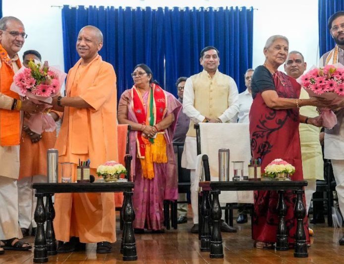 Editorial : योगी मंत्रिमंडल विस्तार के सात दिन बाद भी थमा सस्पेंस, जातीय और क्षेत्रीय समीकरणों के फेर में उलझा विभागों का बंटवारा