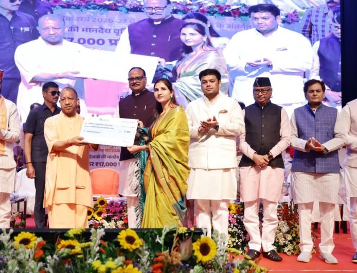 Lucknow : 20,000 नए शिक्षक व अनुदेशक बेसिक शिक्षा के कायाकल्प को बनाएंगे और मजबूत- सीएम योगी