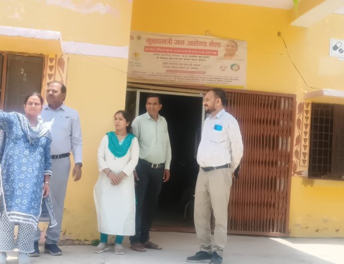 Hathras : मुख्यमंत्री आरोग्य मेला - स्वास्थ्य केंद्रों की जांच में गैरहाजिर डॉक्टर का वेतन रोका