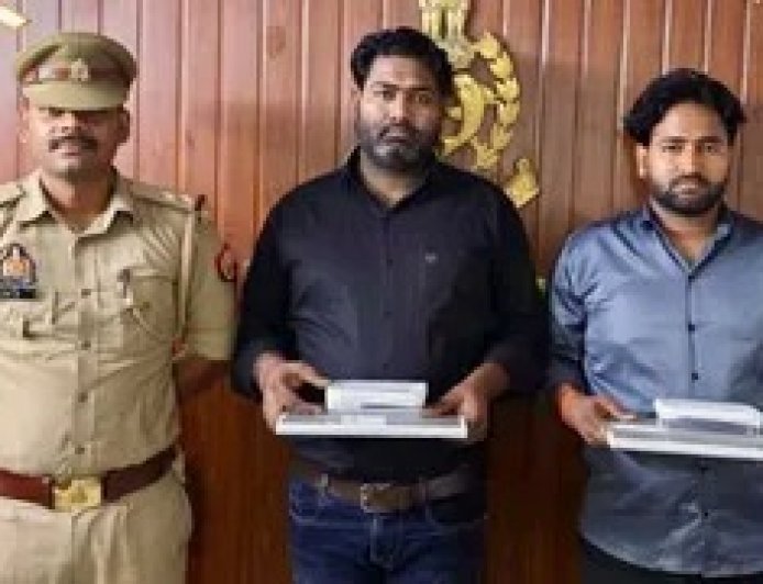 बना दिया 88 साल पुराना फर्जी बर्थ सर्टिफिकेट, जाल बिछाकर पर्दे के पीछे चल रहे गिरोह का पर्दाफाश, दो सगे भाई गिरफ्तार।