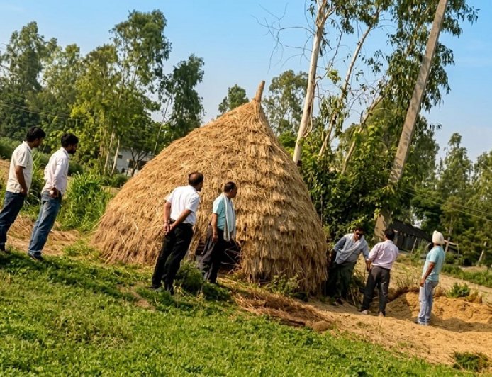 Bajpur: दबंगों ने कहा तुम्हें मार कर इस भूमि में दफना देंगे ,बहादुरगंज में विवादित भूमि की जांच करने पहुंची चकबंदी टीम। 