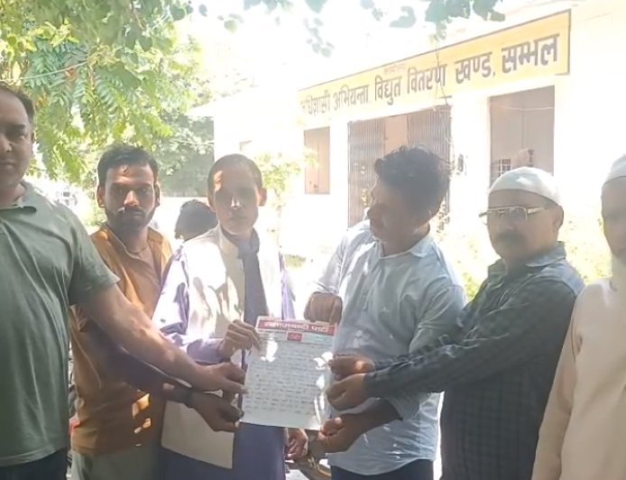 सम्भल में बिजली का ‘वोल्टेज आतंक’, फुंक रहे फ्रिज-कूलर; सपा नेताओं ने खोला मोर्चा।