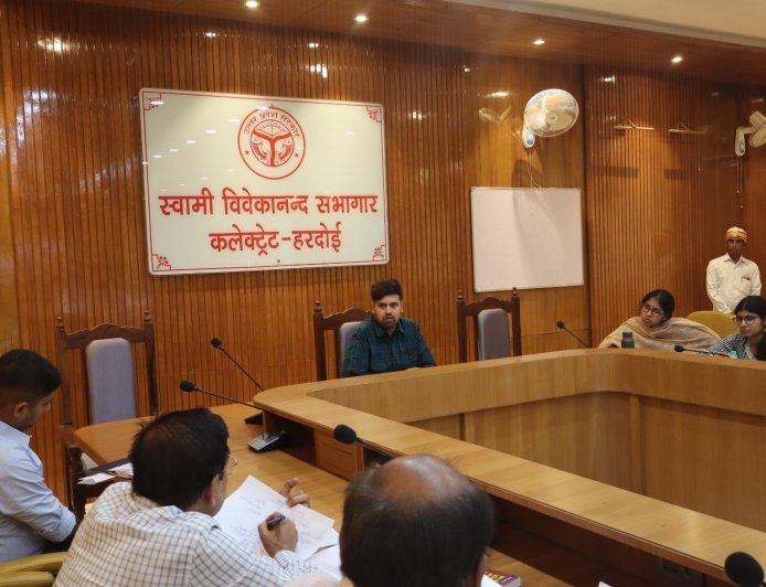 Hardoi: मंदिरों एवं पर्यटन स्थालों के निर्माण कार्य गुणवत्ता परक पूर्ण करायें- अनुनय झा