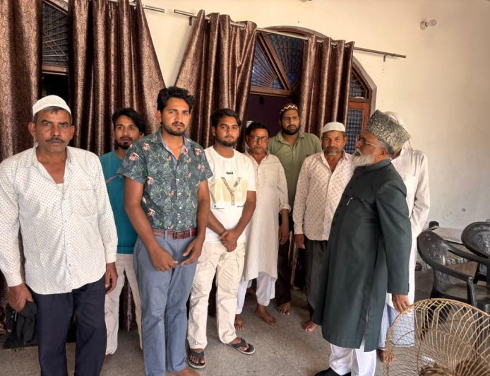 Roorkee : मदरसा बोर्ड अध्यक्ष मुफ्ती शमून कासमी ने हलाला पीड़िता के परिवार से की मुलाकात, समान नागरिक संहिता को बताया ऐतिहासिक कदम